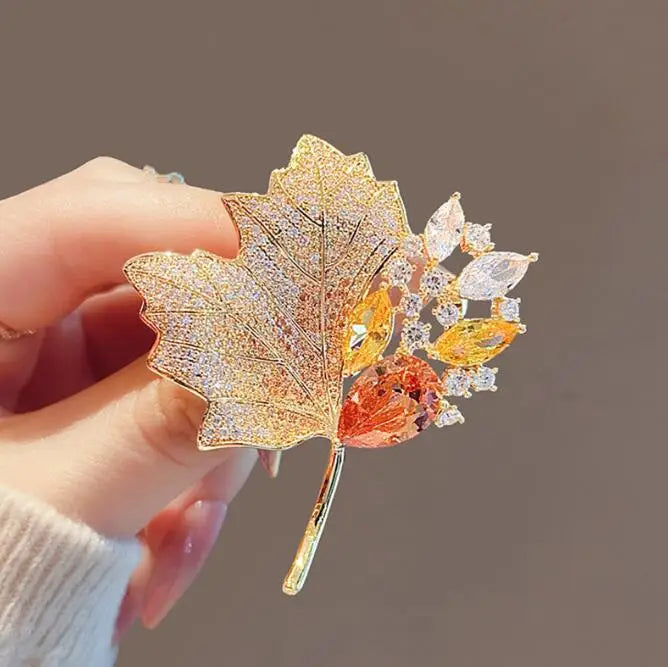 Rhinestone Yellow Maple Brooches Vintage Maple Leaf Green Crystal Pendant Woman's Brooch Pin Luxury Accessories Gift