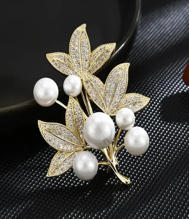 Rhinestone Yellow Maple Brooches Vintage Maple Leaf Green Crystal Pendant Woman's Brooch Pin Luxury Accessories Gift