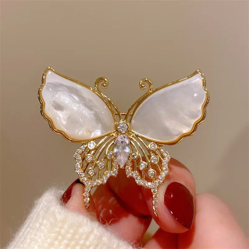 Fashion Women Girls Elegant Emerald Crystal Butterfly Brooches Badges Classic Lady Dress Suit High-end Pins Jewelry